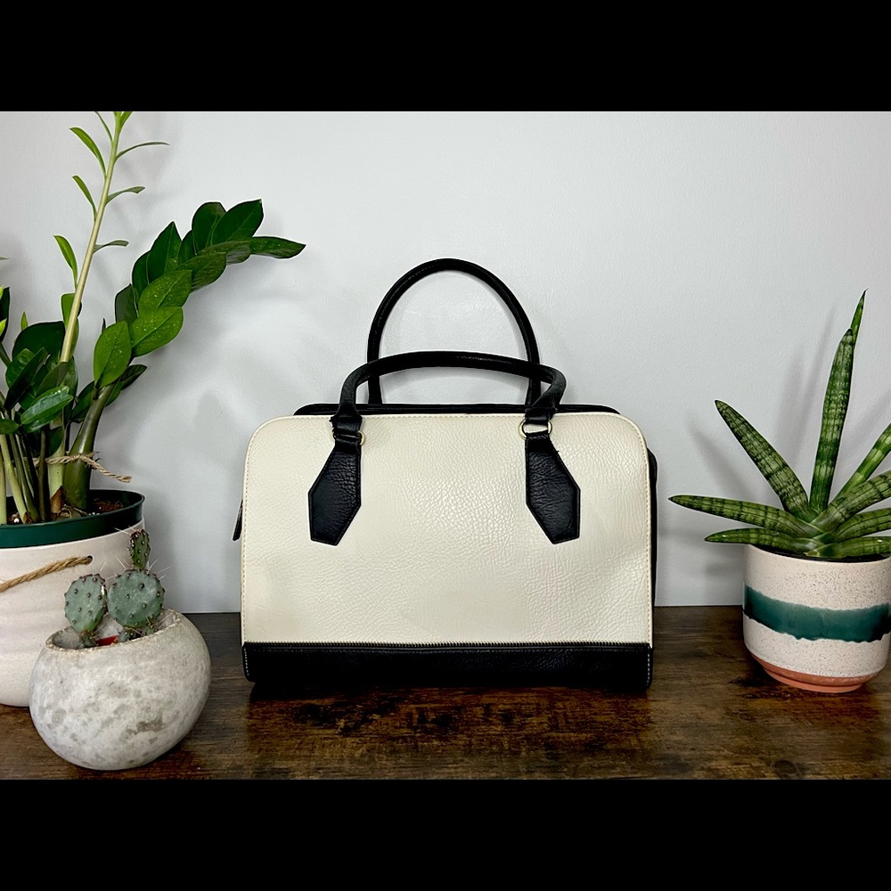 Olivia & Joy Black & White Purse